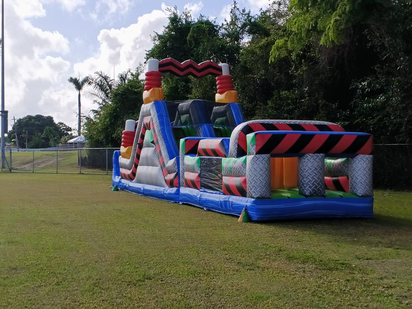 Carrera de obstáculos Electric 50'